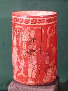 Vase, der forestiller en ceremoniel scene, Tepeu 1 Periode, fra Uaxuctun, 600-950 (polykrom sten) (se også 201515) af Pre Columbian Pre Columbian