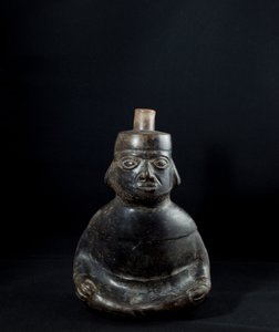 Antropomorf vase med hank / Peru, Mochica-kultur (terrakotta)