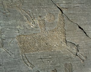 Forhistorie, Camunni civilisation, klippekunst: gravsten, der forestiller en kriger til hest med et skjold. Periode mellem yngre stenalder og bronzealder. Capo di Ponte, Naquane Rock Carving National Park, Valcamonica, Val Camonica, Italien af Prehistoric Prehistoric