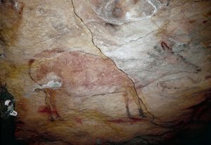 Forhistorie: "" en hjort"" klippemaleri af den øvre palæolitikum (magdalensk) (mellem 16500 og 14000 år siden) Stenalderhulen i Altamira, Santander, Spanien af Prehistoric Prehistoric