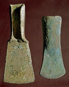 Forhistorie: økse og spydspids i flint. Civilisation af Appenninerne (eller italiensk bronzealder). 1400-1300 f.Kr. Perugia, Umbriens nationale arkæologiske museum