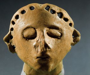 Forhistorie, kultur af Cucuteni-Trypillia (Cucuteni Trypillia eller Tripolya): hoved af lerstatue. 3000 f.Kr. neolitikum, stenalder. Kishinev (Chisinau), Historisk Institut for Videnskaber i Republikken Moldova