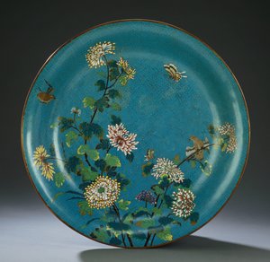 Et stort cloisonne-emaljefad, slutningen af 1700-tallet