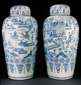 Et par blå og hvide soldatvaser, ca. 1700 (porcelæn) af Qing Dynasty Chinese School