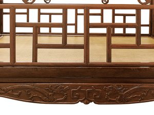 Detalje af en Huanghuali seks-stolps himmelseng, Jiazichuang Qing-dynastiet (træ) (se også 469034) af Qing Dynasty Chinese School