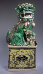 Stor Famille Verte buddhistisk løve og unge, Kangxi-perioden (1662-1722) (porcelæn)