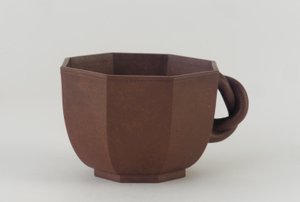 Ottekantet bæger, Chengzhai, sandsynligvis 1800-tallet (uglaseret stentøjs-ler)