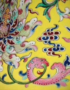 Detalje fra en af et par Imperial Famille Rose vaser (keramik)