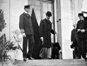 Kong Christian IX af Danmark 1818-1906 med sine børnebørn, 1908
