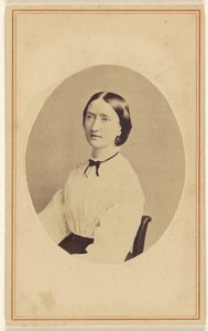 [Uidentificeret kvinde, siddende] af R. A. Lord