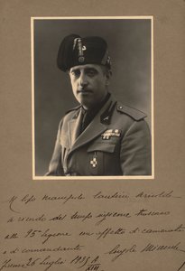 Album "MVSN- Blackshirts": Militiens konsol i uniform, 07/1935 (s/h foto) af R. Petrelli