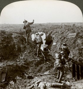 Britiske soldater angreb Hindenburglinjen, Første Verdenskrig, 1917-1918. af Realistic Travels Publishers