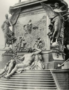 Berlin, Kaiser Wilhelm I -monument, base af Reinhold Begas