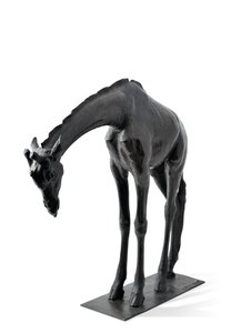 Stor giraf med sænket hoved, modelleret 1909-10, støbt før 1913 (bronze) (se også 3084917-43) af Rembrandt Bugatti