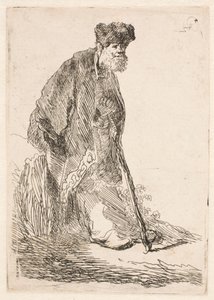 En mand i kappe og pelshue, der læner sig op ad en bænk af Rembrandt van Rijn