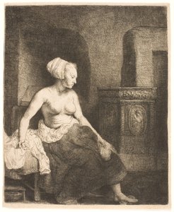 Kvinde sidder halvt påklædt ved siden af et komfur af Rembrandt van Rijn
