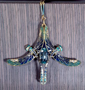 Art Nouveau: vedhæng "" Dragonfly"" i akvamarin, guld og emalje af Jules Rene Lalique (1860-1945) Paris, Musee d