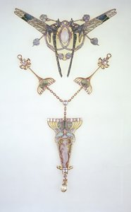 Hårpynt af Lalique og vedhæng af Philippe Wolfers (1858-1929) af Rene Jules Lalique