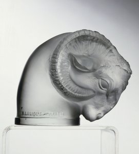 Hoved af en vædder af Rene Jules Lalique
