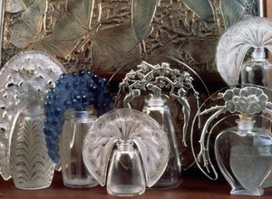 Parfume flacon i glas af Rene Jules Lalique