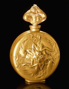 Rosace figurer på en duftflaske, af Rene Jules Lalique