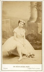 Angelina Fioretti, italiensk ballerina fra Paris Opera (s/h foto) af Reutlinger Studio (after)
