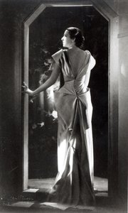 Kjole designet af Madeleine Vionnet (1876-1975)