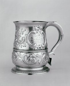 Krus med hank, 1740-41, ciseleret og graveret ca.1845 (sølv) af Richard and Cooke, Thomas Gurney