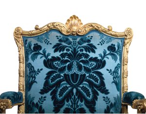 En af et par George III lænestole af forgyldt træ af Robert Adam
