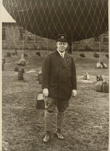 [Portræt af en ballonskipper] af Robert Petschow