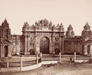 Dolmabahçe Palace Imperial Gate af Robertson and Beato