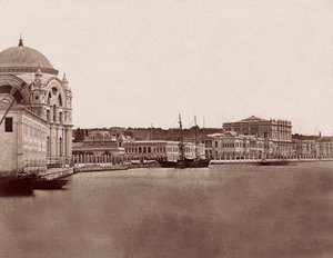 Dolmabahçe -paladset og moskeen af Robertson and Beato