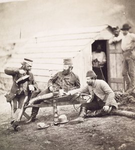 Nødhed i lejren (oberst Lowe og kaptajnerne Brown og George), 1855 (albumenprint fra vådt kollodiumnegativ) af Roger Fenton