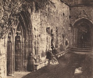 The Cloisters, Tintern Abbey, 1854. af Roger Fenton
