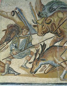 Kamp mellem gladiatorer og dyr, detalje af en gladiator, der spyder en tyr, 320 AD (mosaik) af Roman