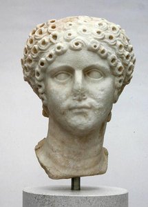 Hovedet af en kvinde, muligvis Agrippina Minor, ca. 50 e.Kr. (marmor) af Roman