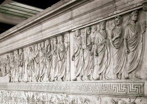 Imperial Cortege of Emperor Augustus - Lavt nordligt marmorrelief af Ara Pacis Augustae, bygget af den romerske kejser Augustae mellem 13 og 9 f.Kr. på Champ de Mars (Marsmarken) i Rom for at mindes freden efter imperiets krige agai af Roman