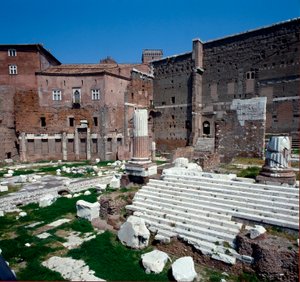 Imperial Forum (forum for Augustus): udsigt over templet for Avenger Mars (Marte Ultore). 2 f.Kr. Rom af Roman