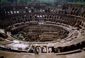 Indvendig udsigt over Colisee, bygget mellem 70 og 80 (fotografi) af Roman