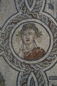 Mosaik af de fire årstider, House of Dionysos, detalje, hoved (mosaik) af Roman
