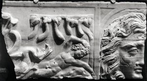 Relief forestillende Jonas og hvalen, fra katakomben i St. Priscilla, Rom af Roman