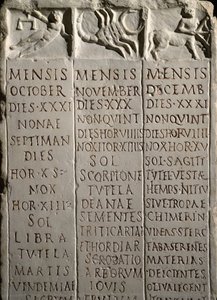 Romersk kunst: kalender fra Champs de Mars (campo marte) med angivelse af månederne (oktober, november, december), dagene med stjernebillederne og stjernetegnene (Vægten, Skorpionen, Skytten) og det tilsvarende landbrugsarbejde. 1. århundrede f.Kr.-1s af Roman