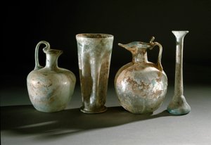 Romersk kunst: kander, kander og glasvaser fra Pompei. 1. århundredes Museo Archeologico Nazionale, Napoli af Roman