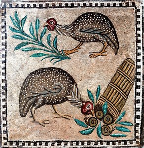 Romersk kunst: mosaik, der repræsenterer perlehøns. 1. eller 2. århundrede f.Kr. Rom, National Roman Museum - Romersk kunst: Perlehøns mosaik. 1. eller 2. århundrede f.Kr. Romano Nationalmuseum, Rom, Italien af Roman