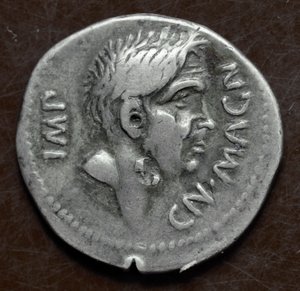 Sølvmønt med billedet af Pompejus den Store (Gneo Pompeo Magno eller Gnaeus Pompeius Magnus af Roman