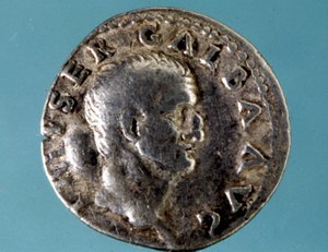 Sølvmønt med billedkunst af den romerske kejser Galba (5 f.Kr. - 69 e.Kr.) JC). Samling af medagliere i Milano. af Roman