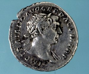 Sølvmønt med billedkunst af den romanske kejser Trajan (53 - 117). Samling af medagliere i Milano. af Roman