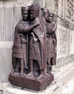 Tetrarker. Skulpturer i rød porphyda fra det 4. århundrede. Venedig, Markuspladsen. af Roman