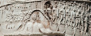 De romerske legioner sejler i Ancona under beskyttelse af Neptun. Detalje af søjlen af Trajan (søjle Trajane) (Colonna Traiana) i Rom bygget under kejser Trajans regeringstid (53-117). Trajane-søjlen mindes emens sejrrige kampagner af Roman