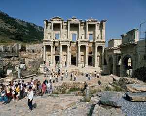 Udsigt over Celsus-biblioteket, bygget i 117. Detalje af frise af Roman